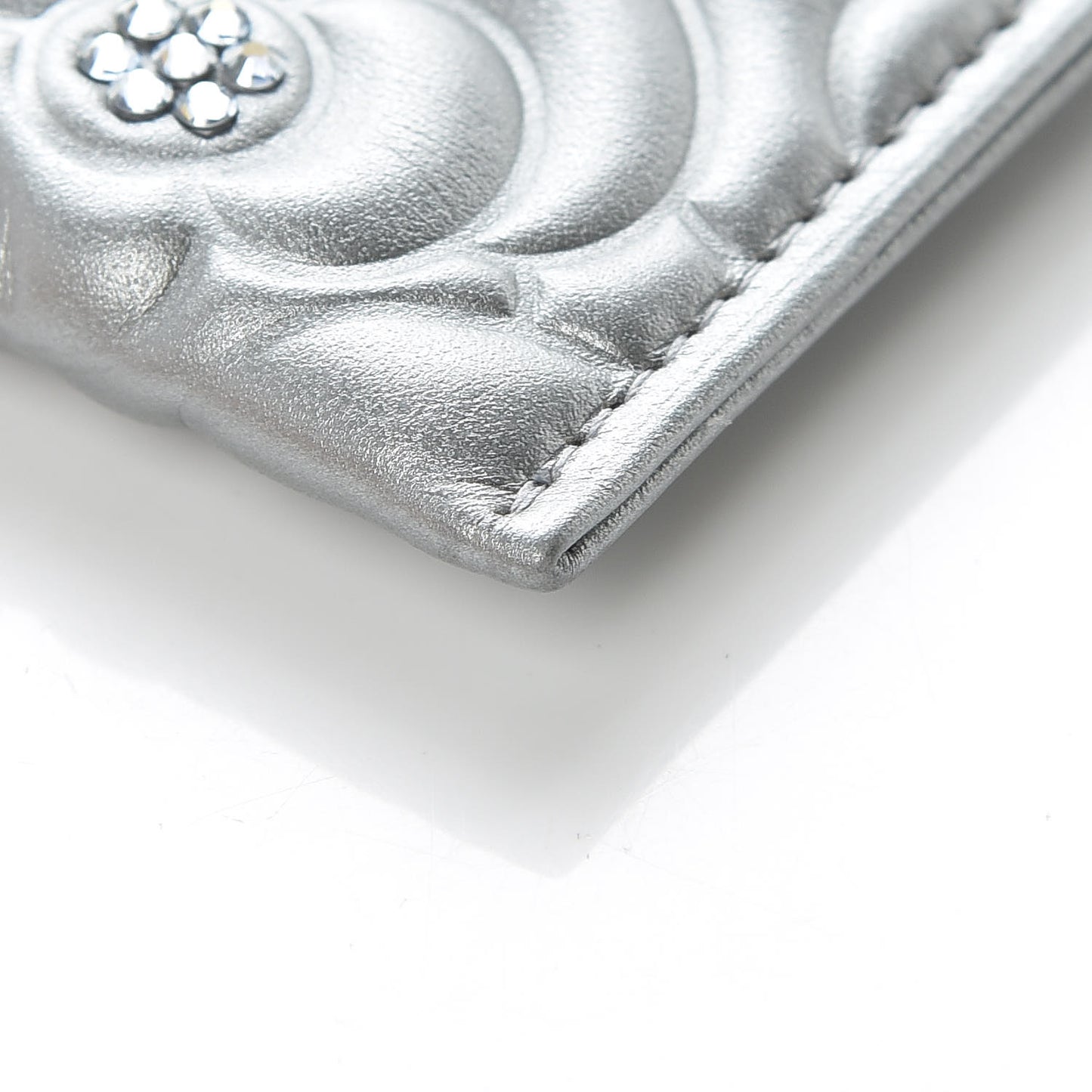 Metallic Lambskin Crystal Camellia Embossed Card Holder Silver