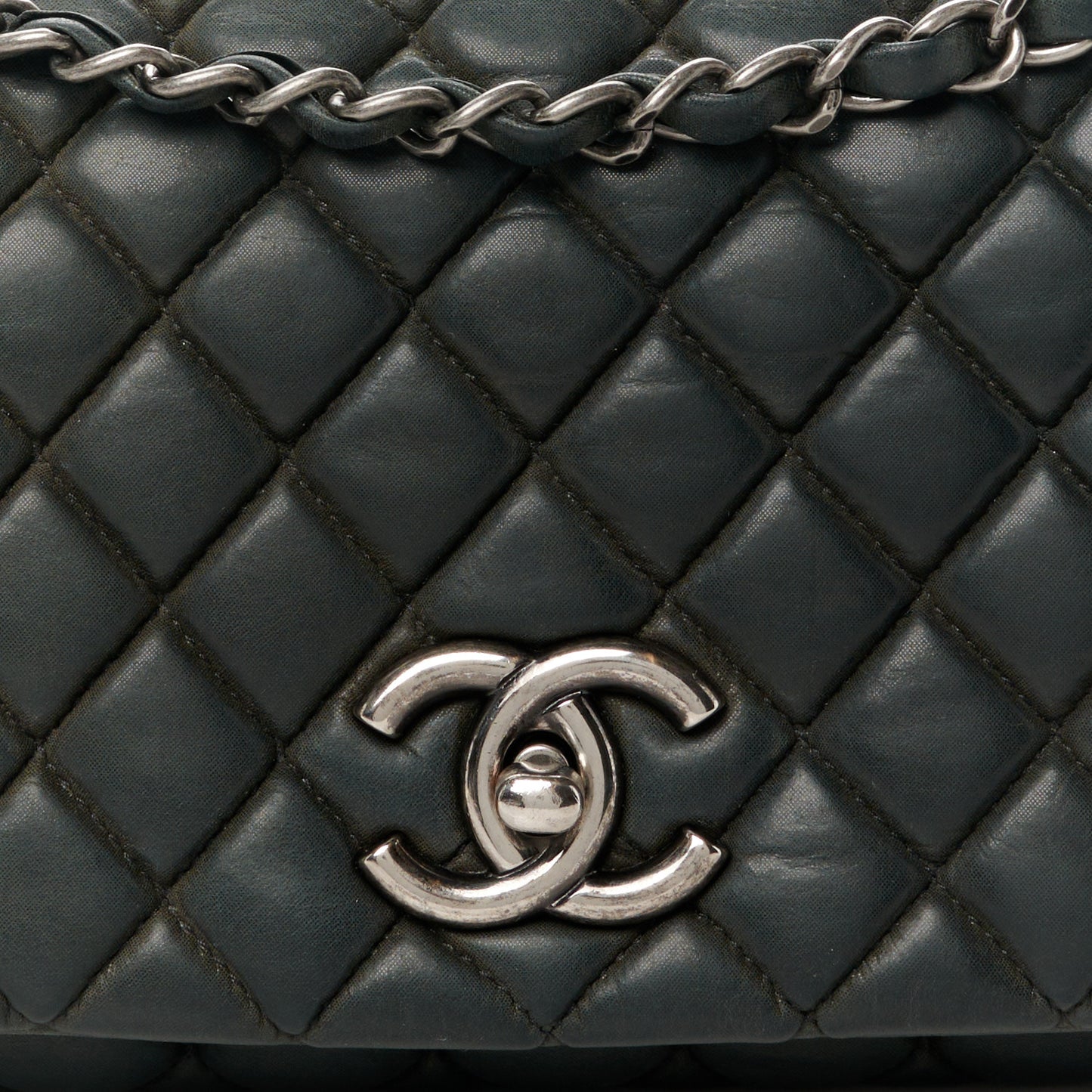 Iridescent Calfskin Small New Bubble Quilt Flap Anthracite