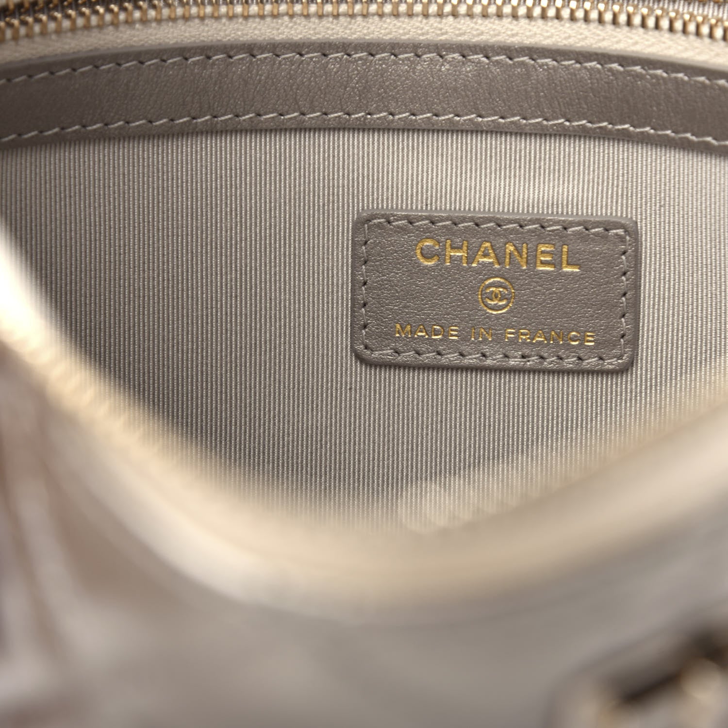 Chanel Metallic Aged Calfskin Quilted Medium 2.55 Reissue Cosmetic Case Gold 6 of 9