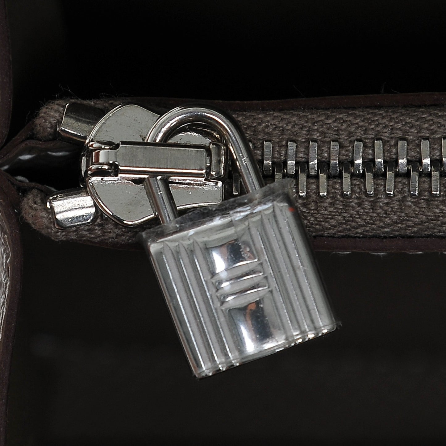 Epsom Kelly Longue Wallet Etoupe