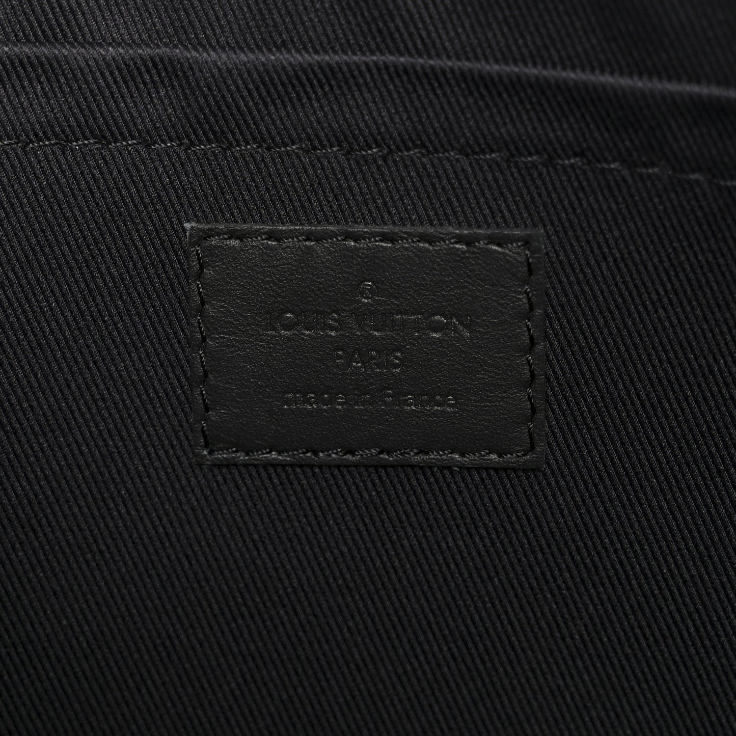 Damier Infini Discovery Pochette GM Onyx