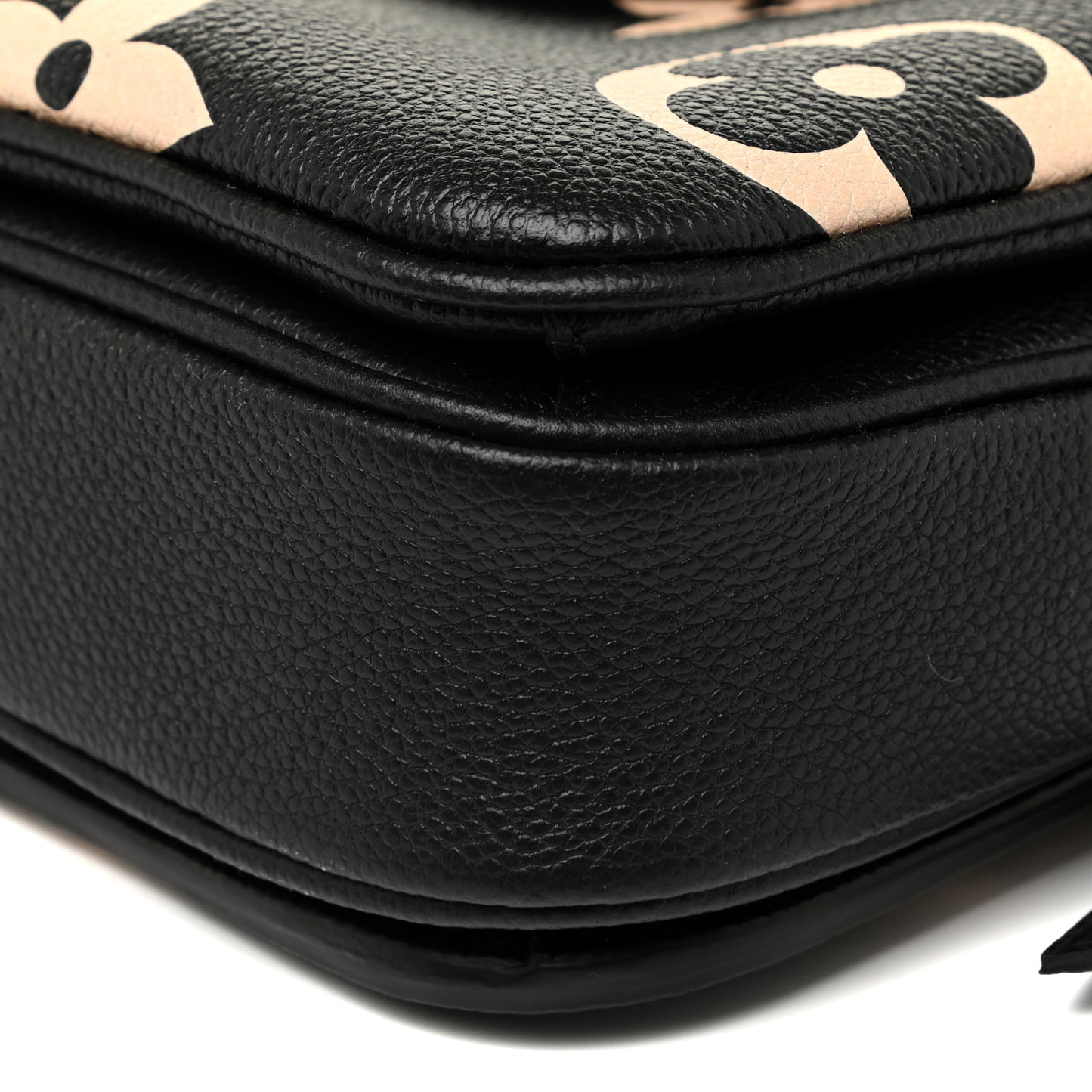 Empreinte Monogram Giant Pochette Metis Black Beige