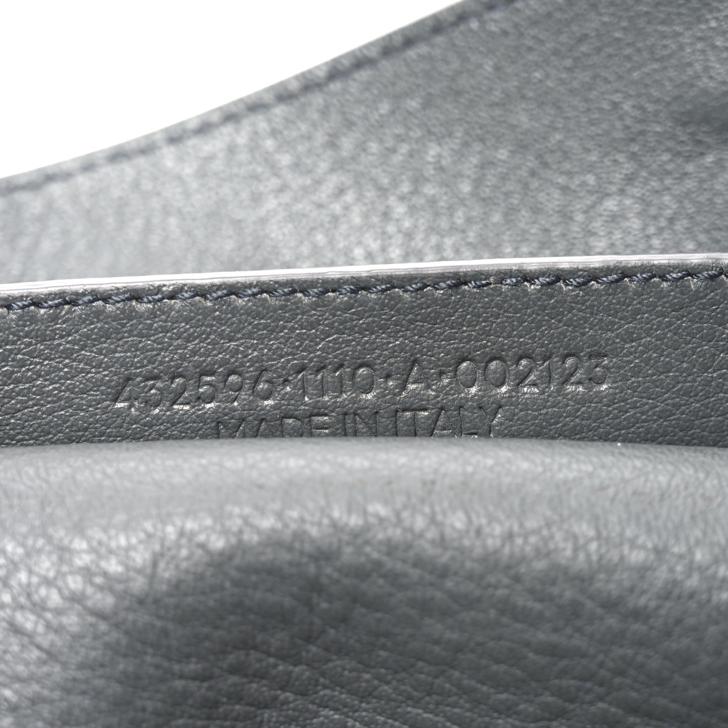 Veau Papier B4 Zip Around Tote Gris Fossile