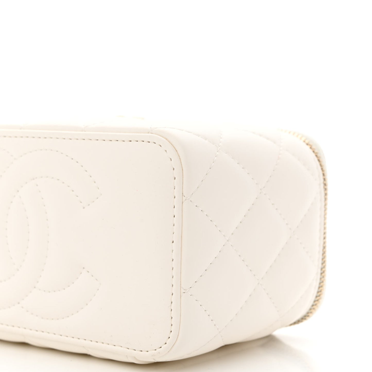 Lambskin Quilted Pearl Crush Small Vanity Case With Chain White