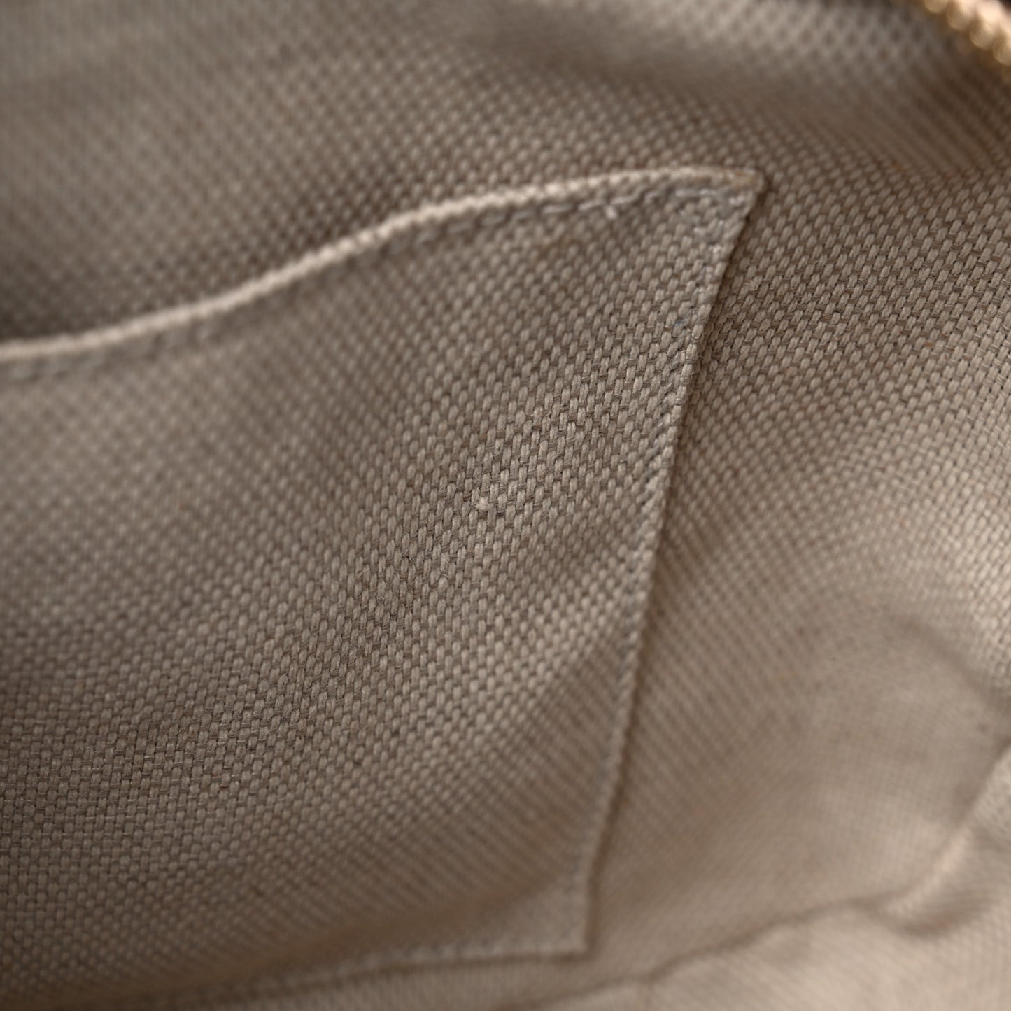 Pebbled Calfskin Small Soho Disco Bag Camelia