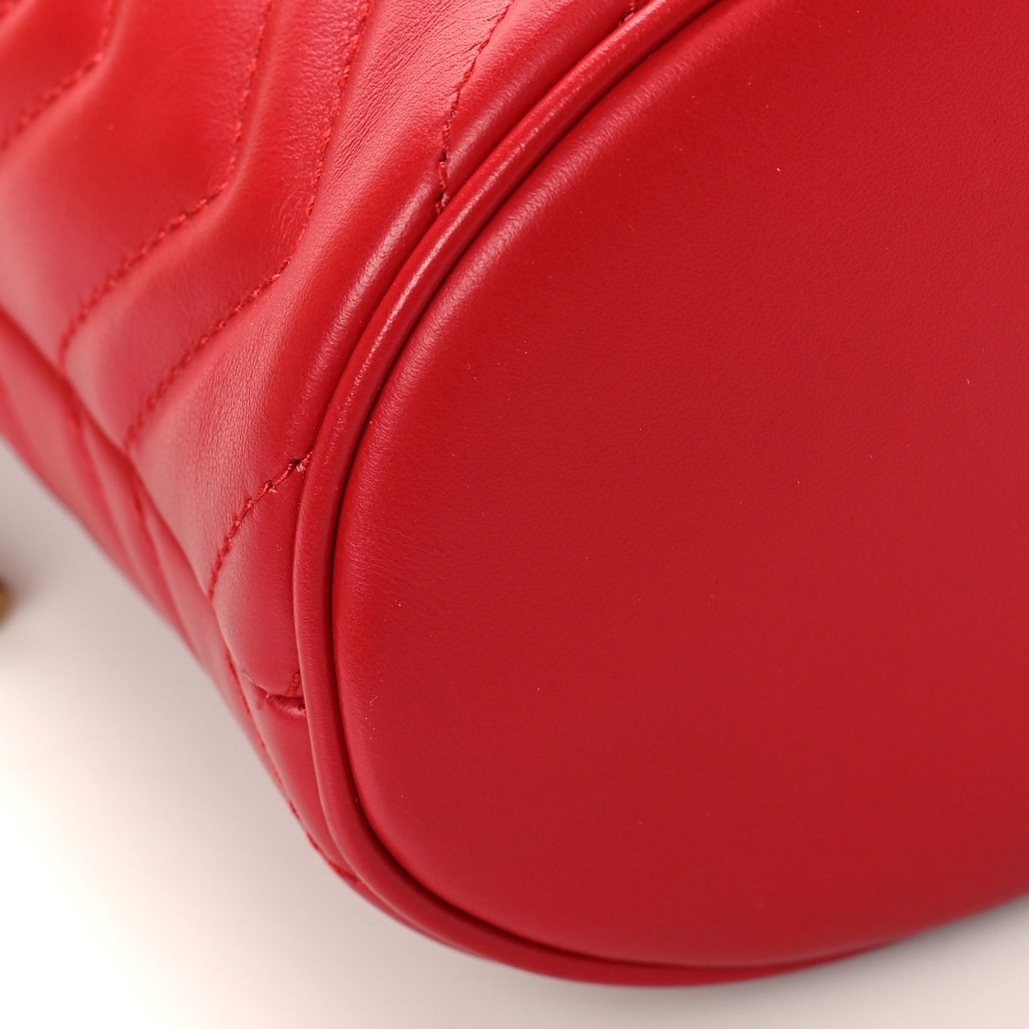 Calfskin Matelasse Mini GG Marmont 2.0 Bucket Bag Hibiscus Red