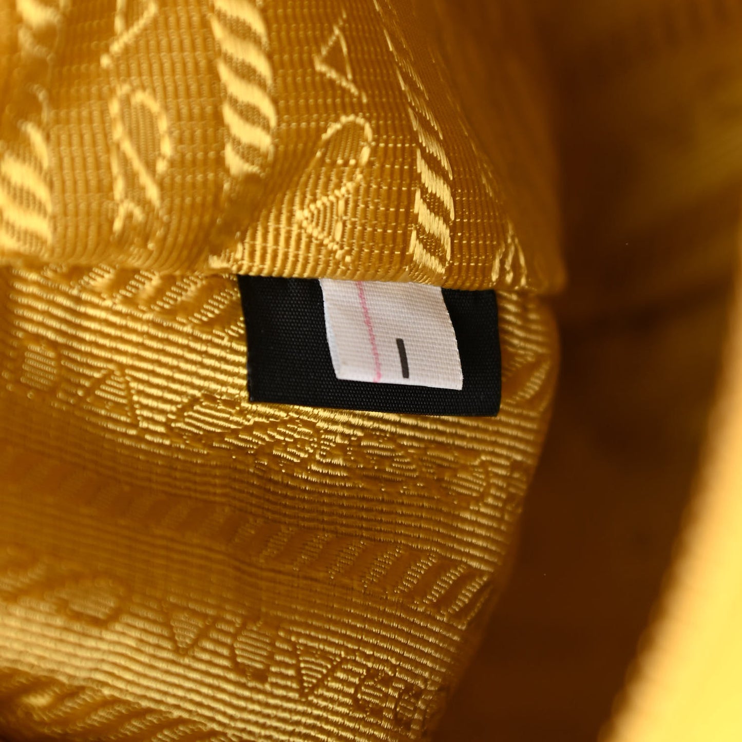 Saffiano Lux Re-Edition 2005 Shoulder Bag Sole