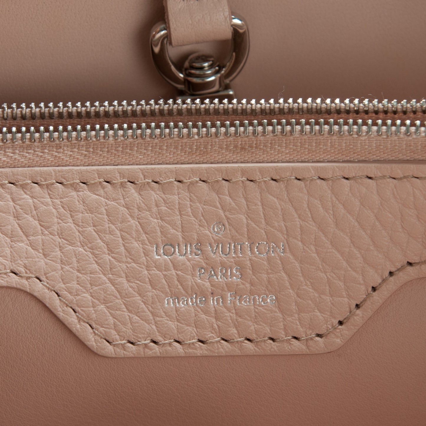 Taurillon Capucines MM Black Petale