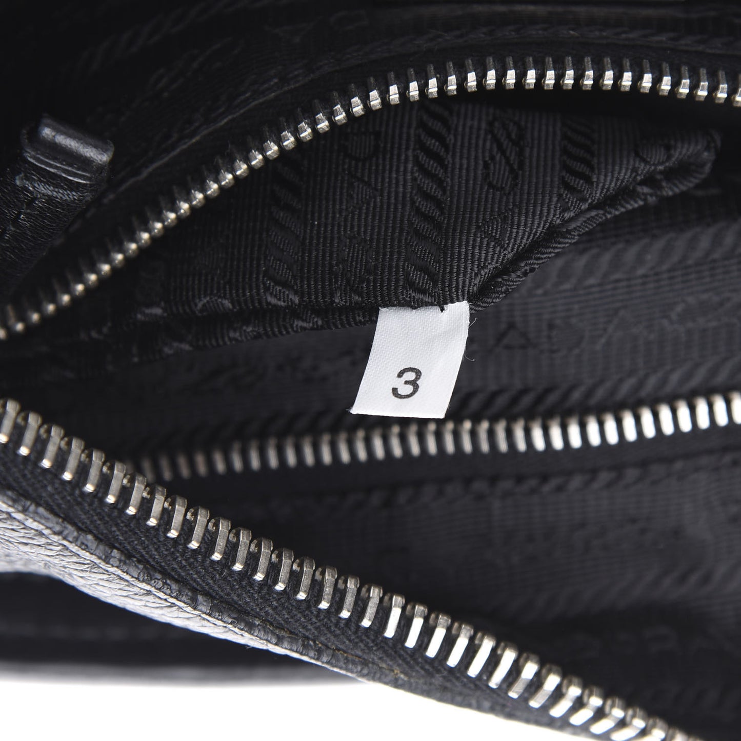 Vitello Daino Hobo Black