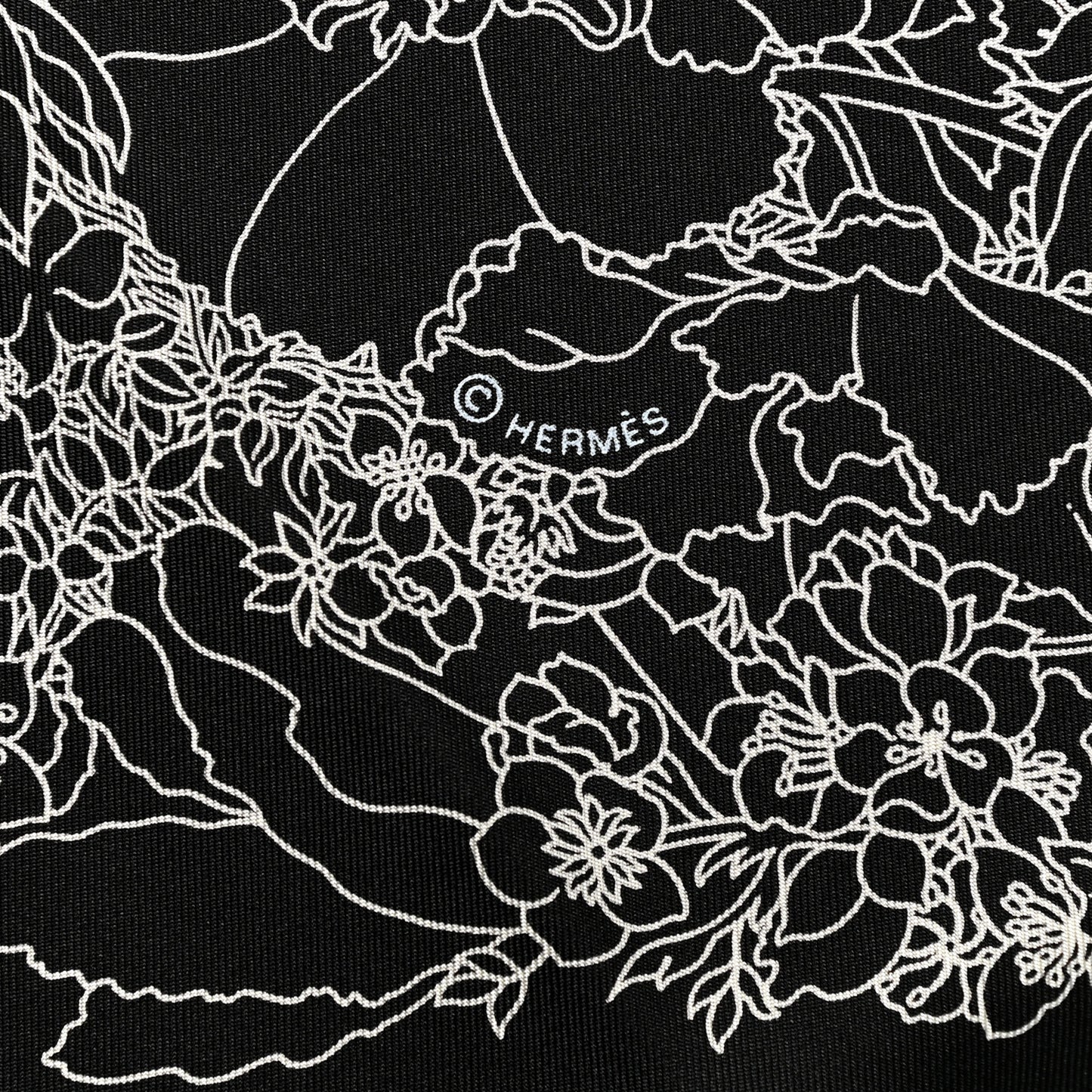 Silk Robe Legere Scarf 90 Black White