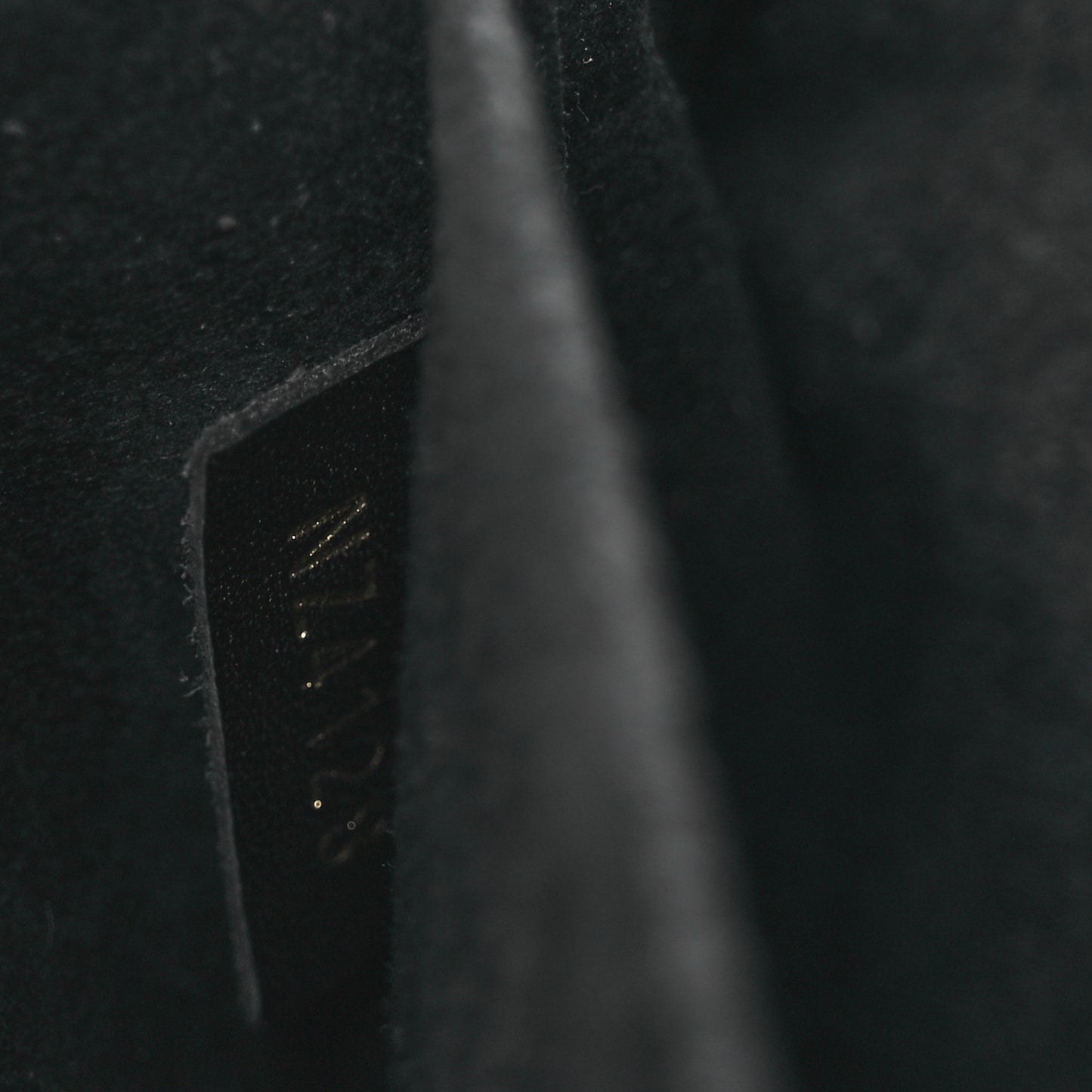 Calfskin Embroidered New Wave Chain MM Black