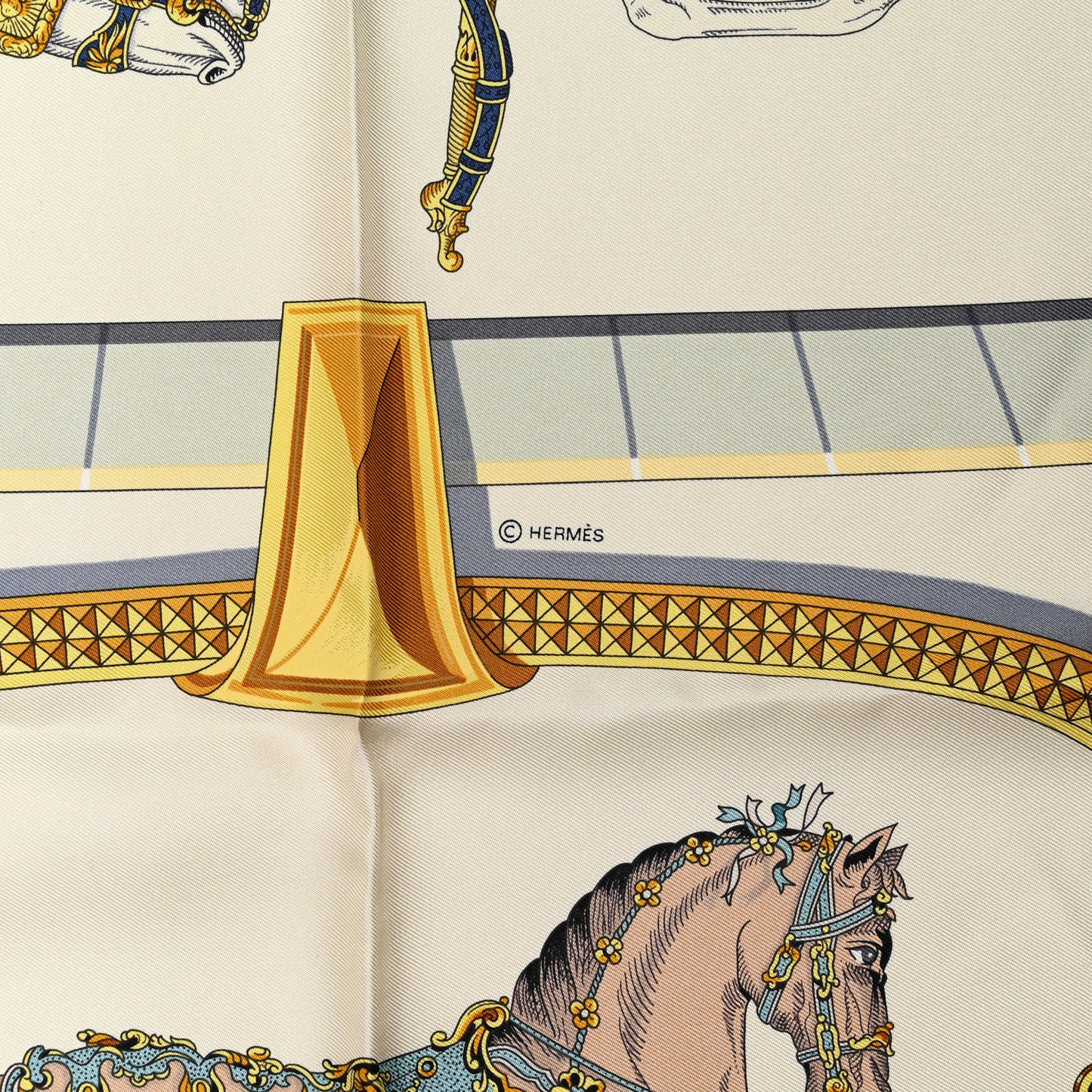 Silk Grand Apparat Scarf 90 Creme Gold Multicolor