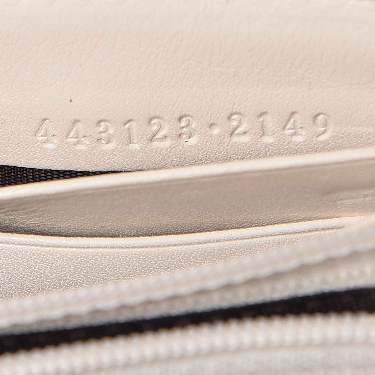 Gucci Calfskin Matelasse GG Marmont Zip Around Wallet White 8 of 8