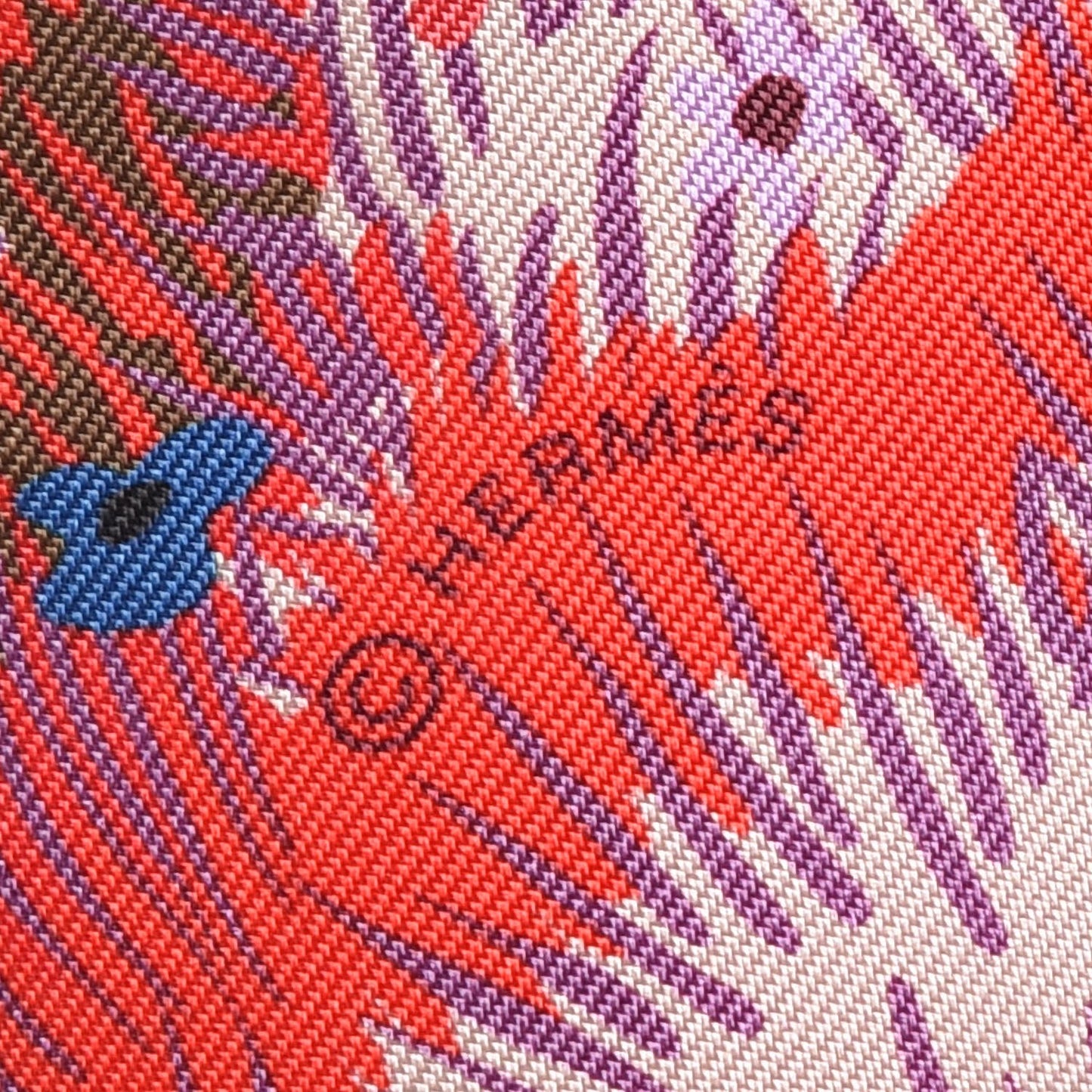 Silk Dans un Jardin Anglais Twilly Fuchsia Rouge Bleu Roy