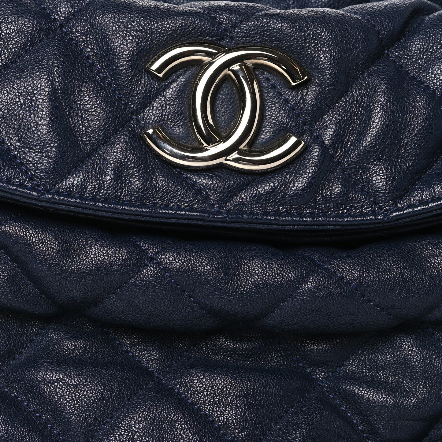 Washed Lambskin Chain Around Hobo Navy Blue