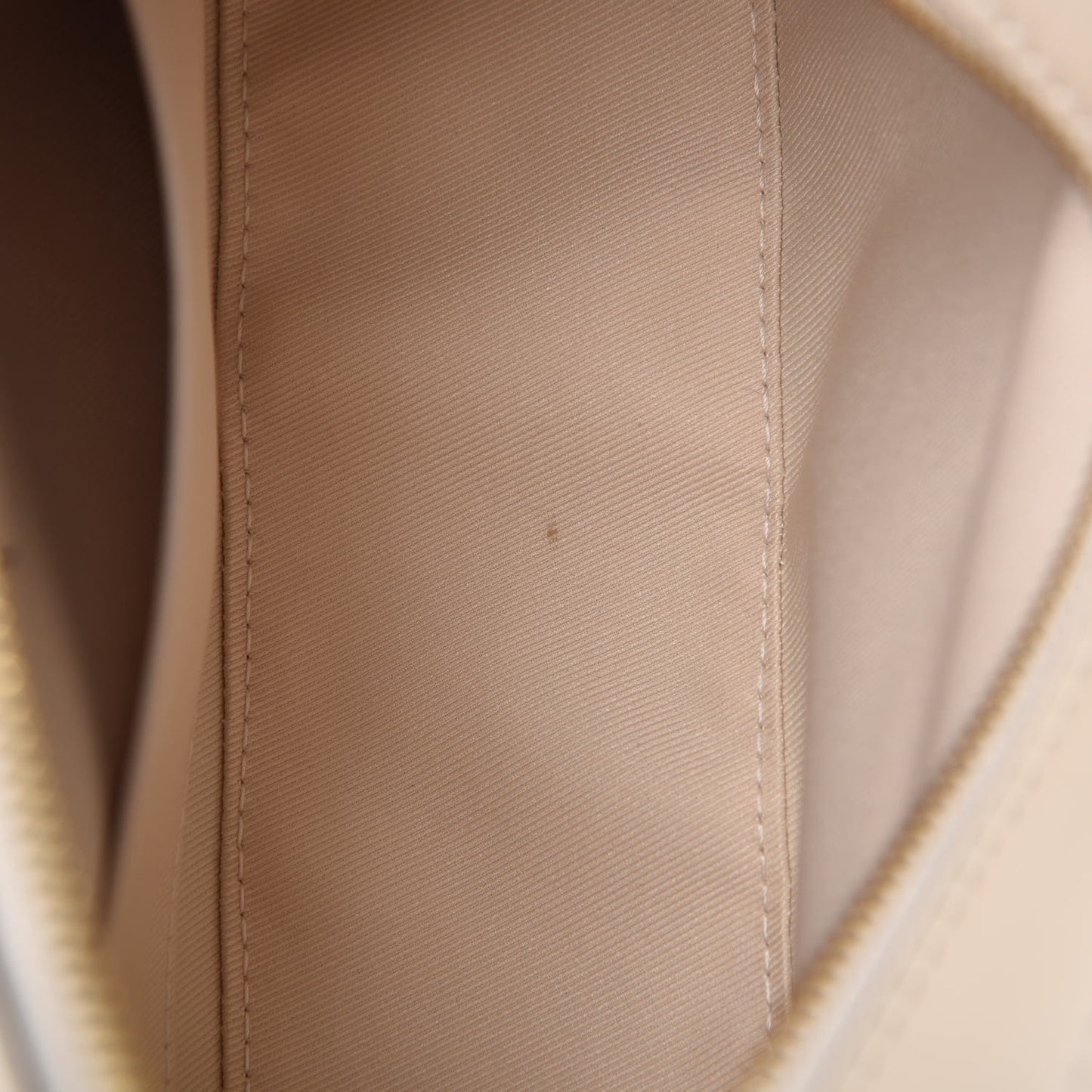 Monogram Saintonge Creme