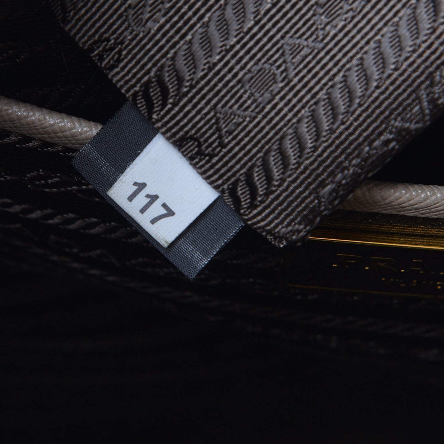 Saffiano Lux Extra Large Galleria Double Zip Tote Argilla
