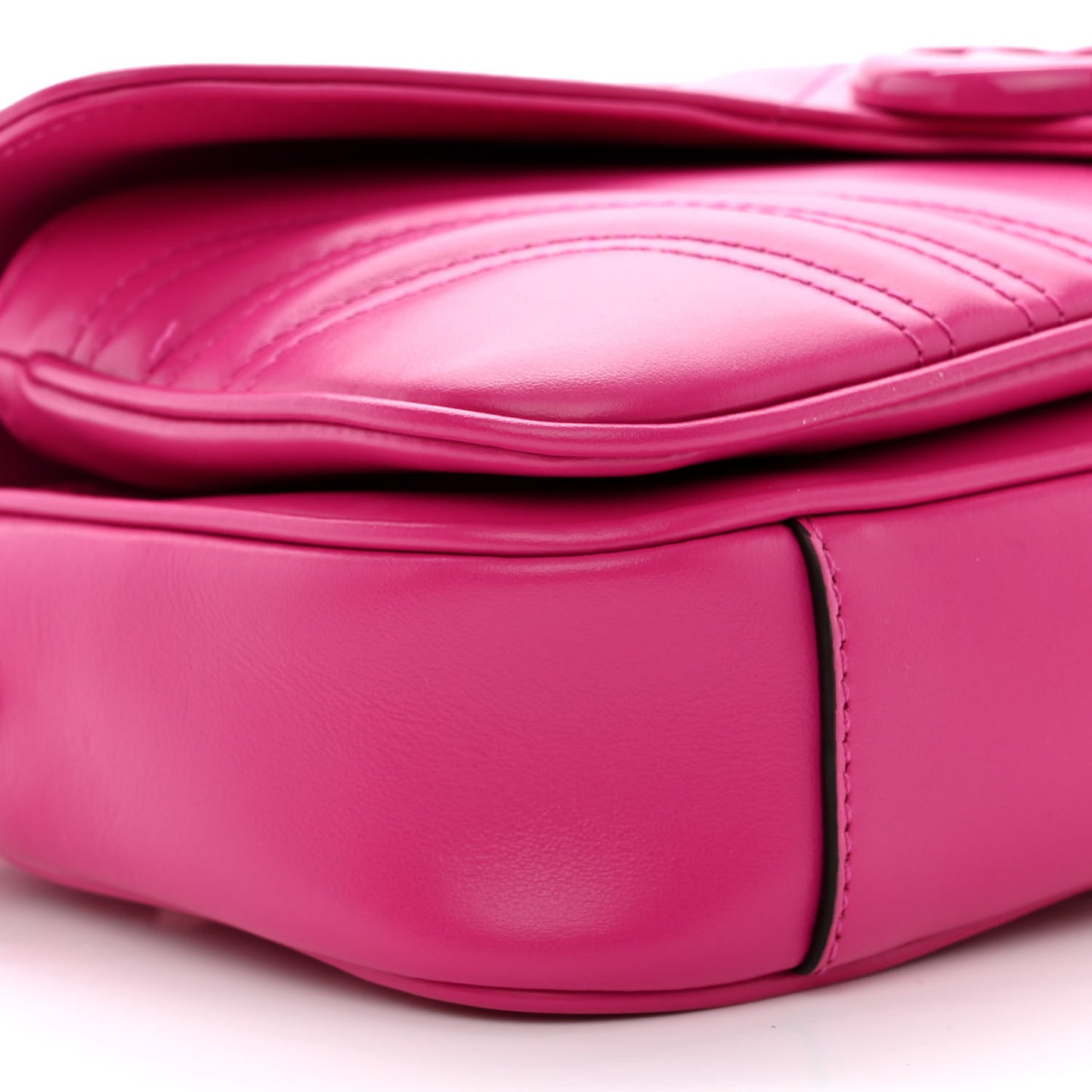Calfskin Matelasse Monochrome GG Marmont Crossbody Shoulder Bag Classic Fuxia
