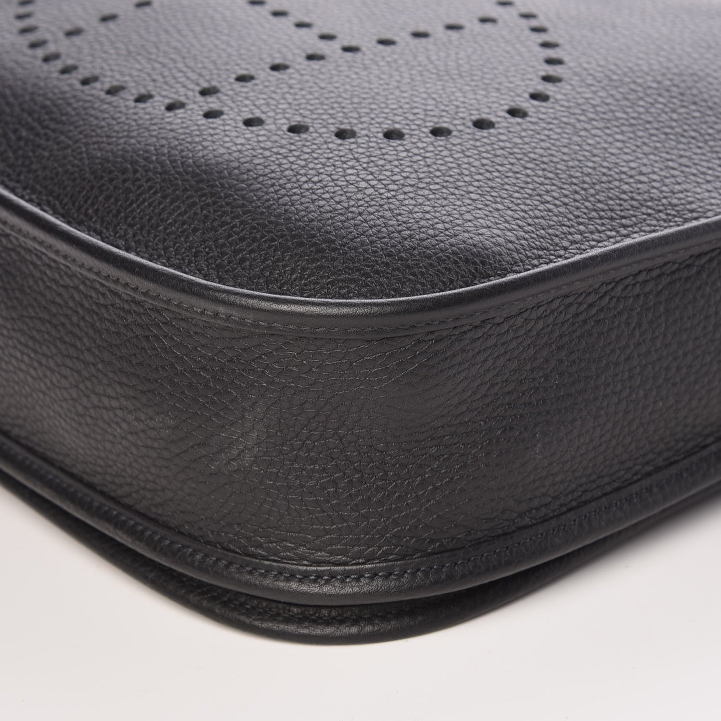 Taurillon Clemence Evelyne III PM Black