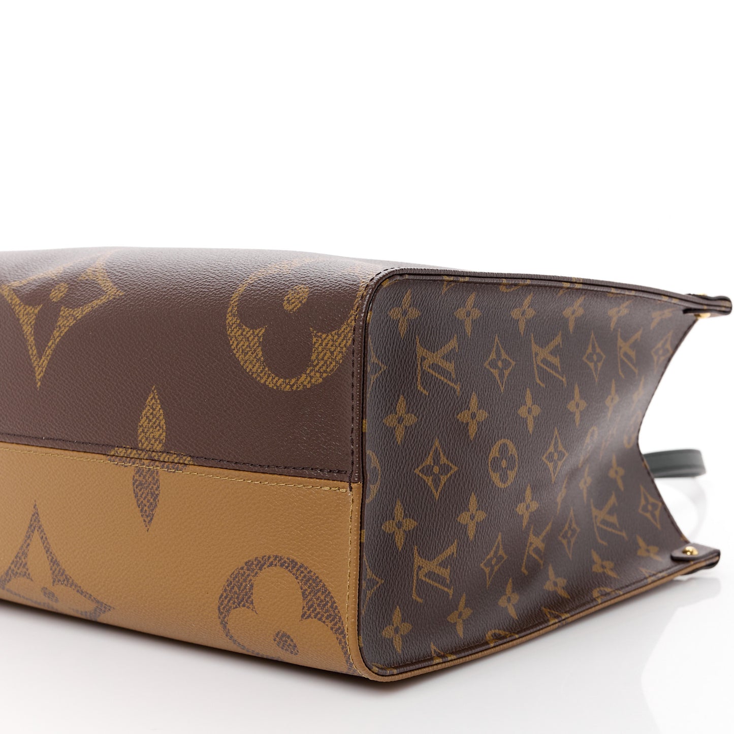 Reverse Monogram Giant Onthego MM