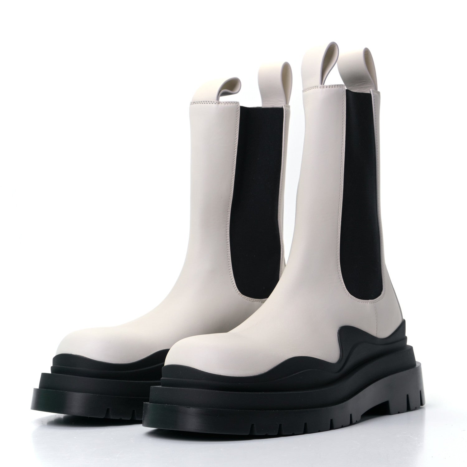 Bottega Veneta Calfskin Mens The Tire Chelsea Boots 41 Sea Salt Black 1 of 7