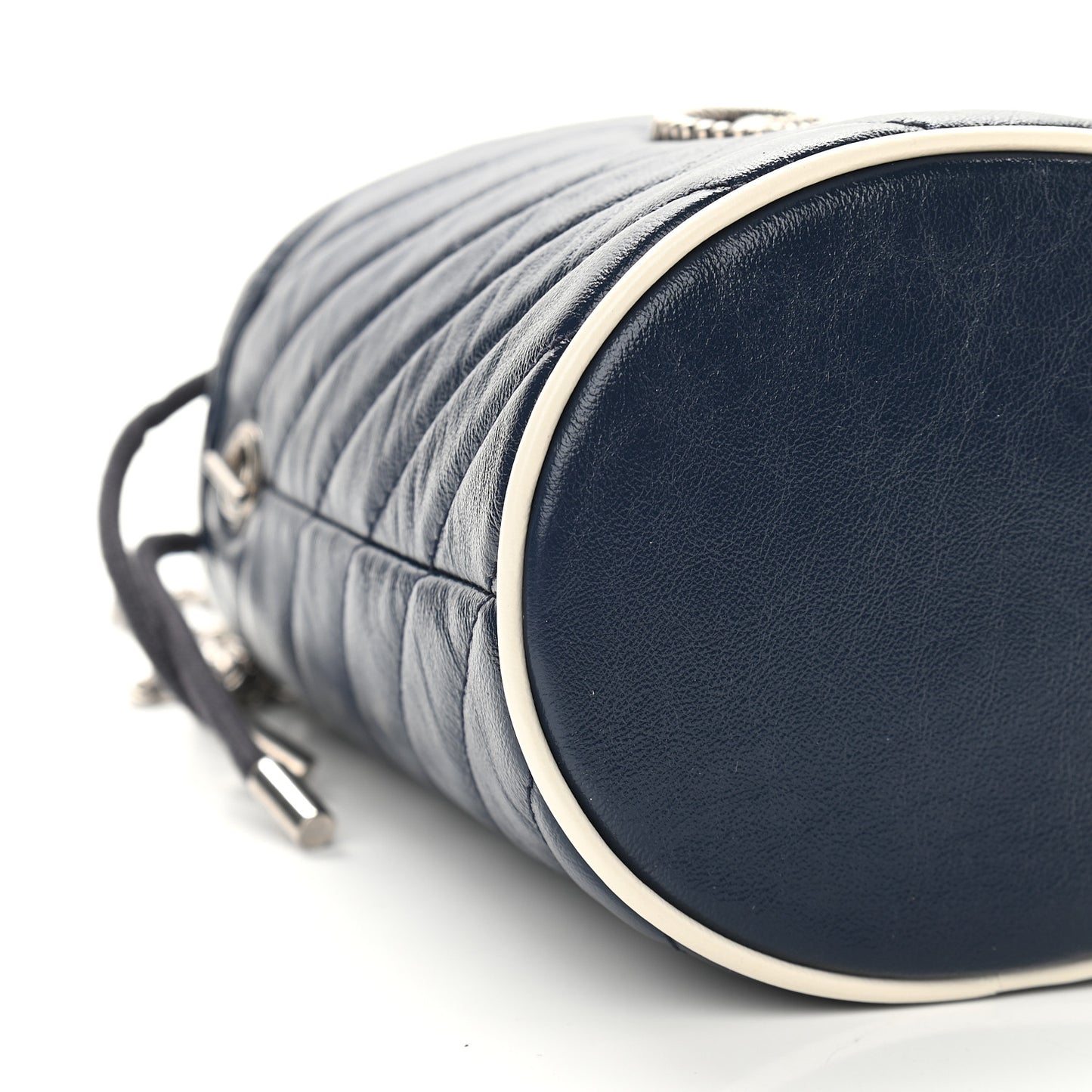 Vintage Effect Calfskin Matelasse Diagonal Mini Torchon GG Marmont 2.0 Bucket Bag Blue Agata Mystic White