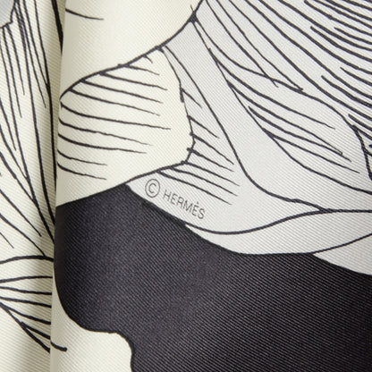 Hermes Silk Etude Pour Un Iris Arc En Ciel Scarf 90 Creme Noir Bouton D'Or 7 of 7
