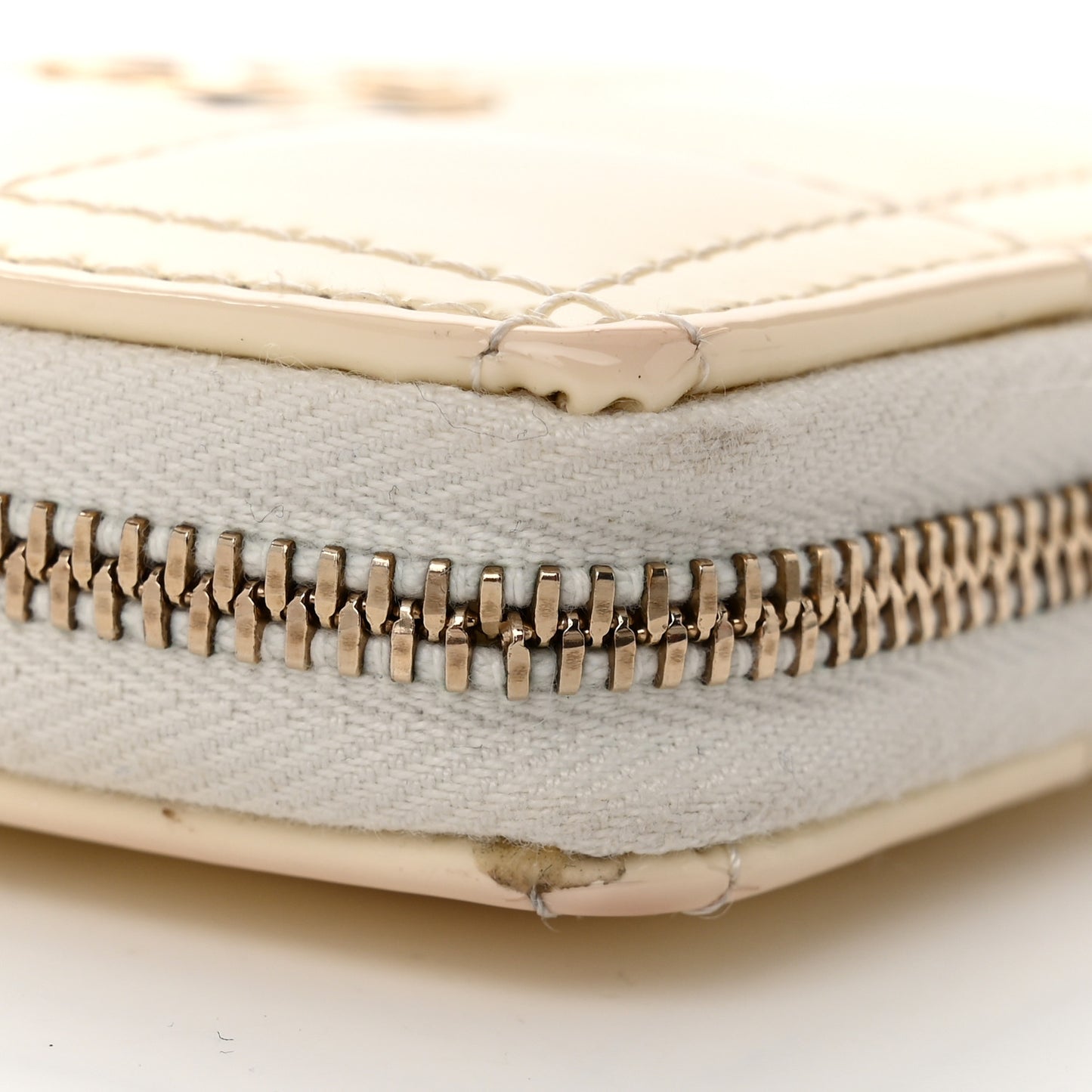 Patent Calfskin Resin Quilted CC Heart Clutch With Chain Black