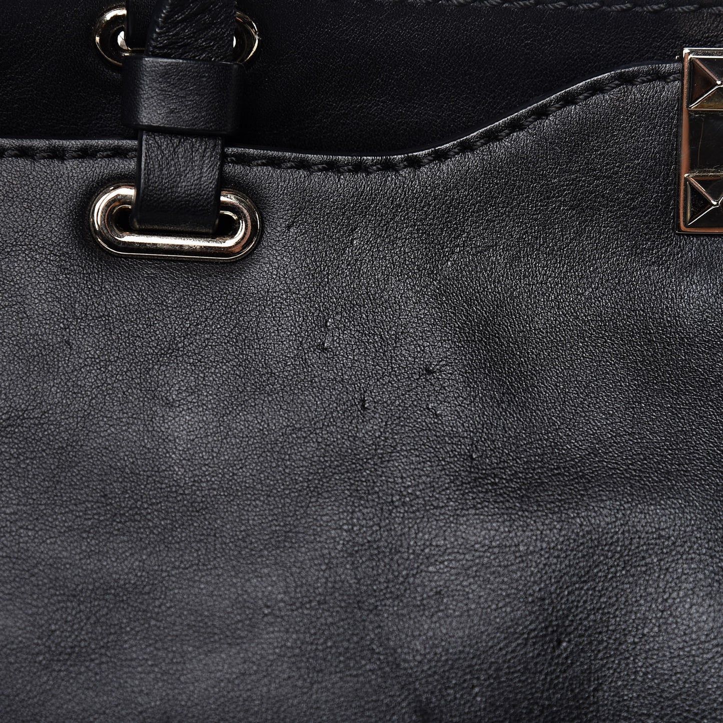 Vitello Medium Rockstud Tote Black