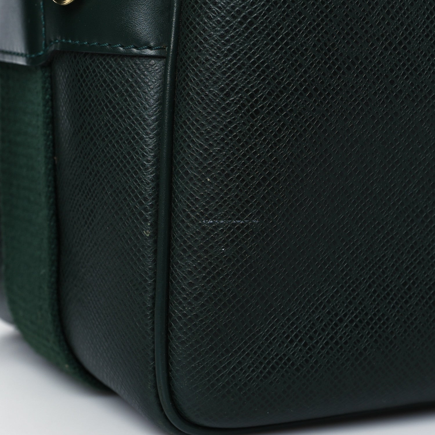 Louis Vuitton Taiga Reporter Messenger Epicea 12 of 12