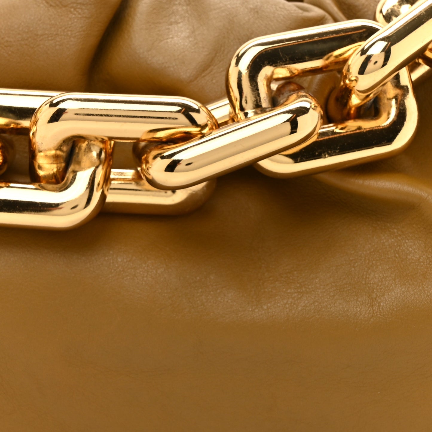 Calfskin The Pouch Chain Cammello