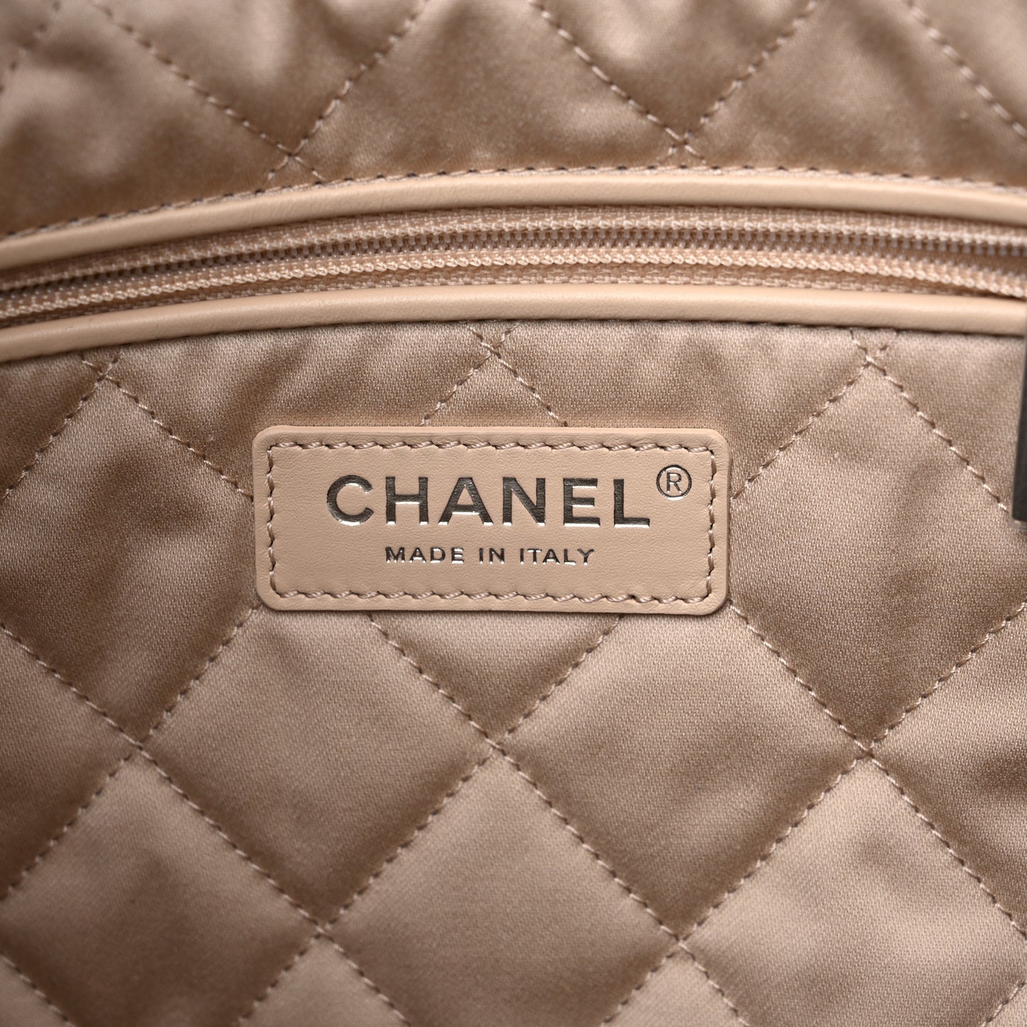 Shiny Calfskin Quilted Chanel 22 White