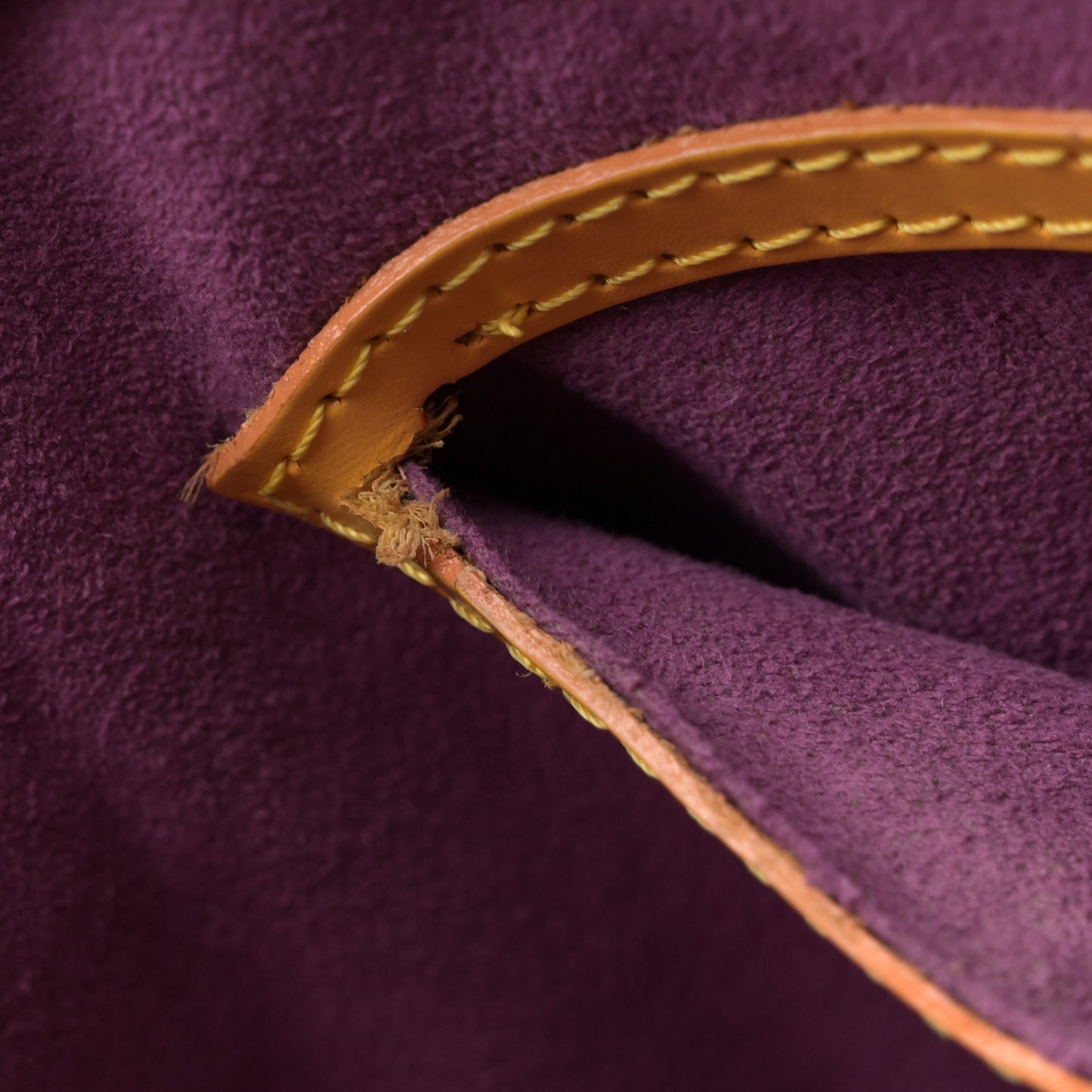 Epi Saint Jacques PM Long Straps Tassil