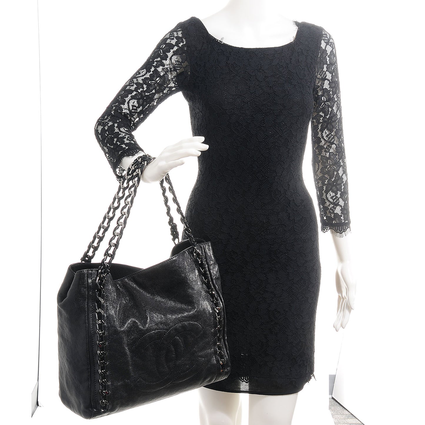 Glazed Caviar Modern Chain Tote Black