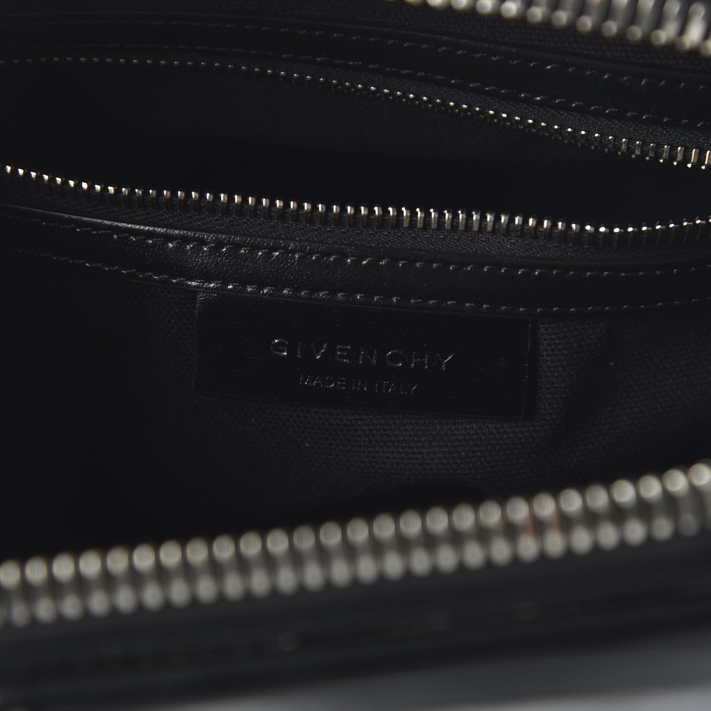 Shiny Lord Calfskin Small Antigona Black