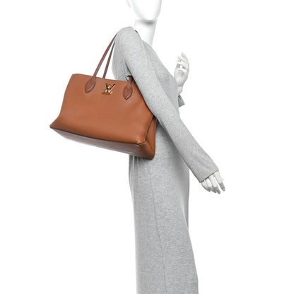 Louis Vuitton Grained Calfskin Lockme Shopper Chataigne 2 of 11