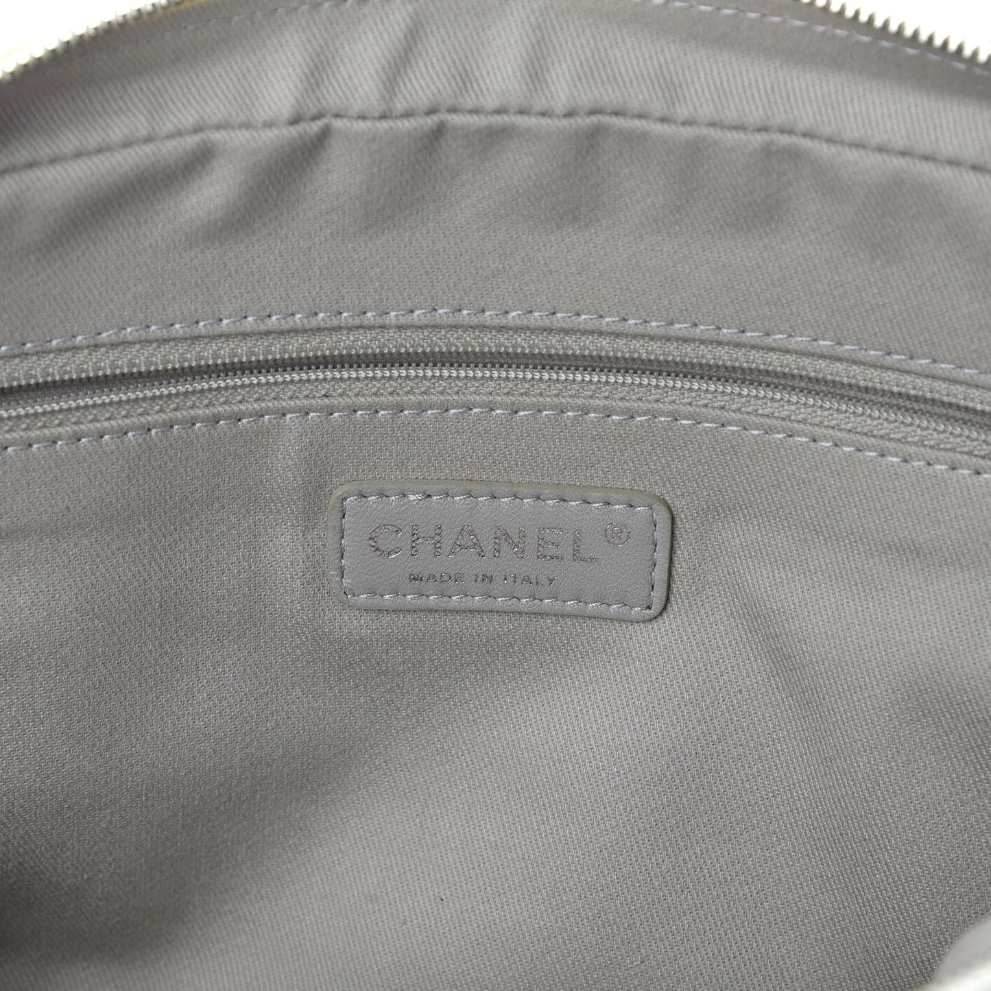 Caviar Quilted Jumbo Easy Flap Dark White