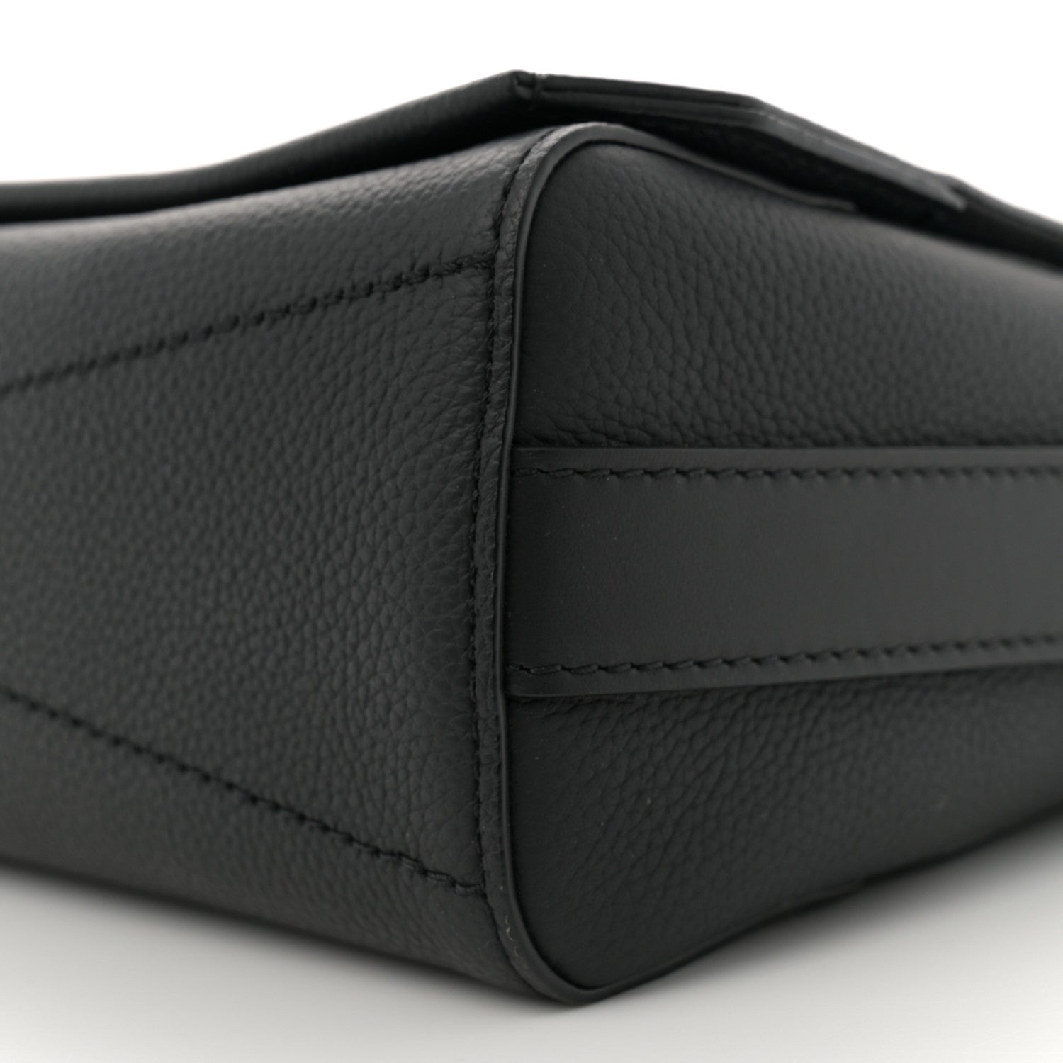 Louis Vuitton Calfskin Aerogram Takeoff Messenger Black 9 of 10