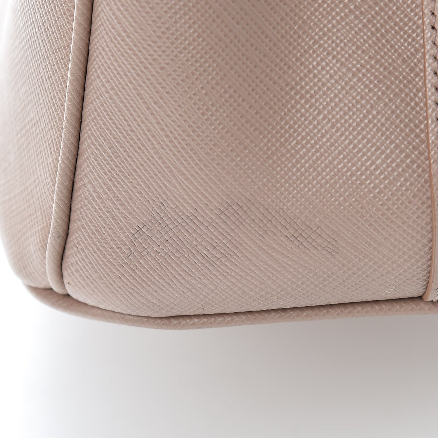 Saffiano Lux Medium Tote Cammeo