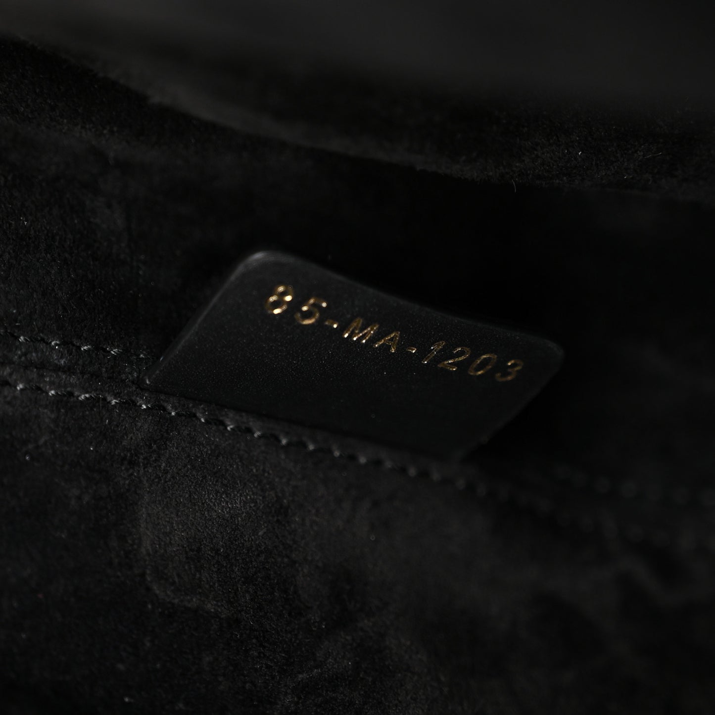 Calfskin Macrocannage Medium Toujours Black