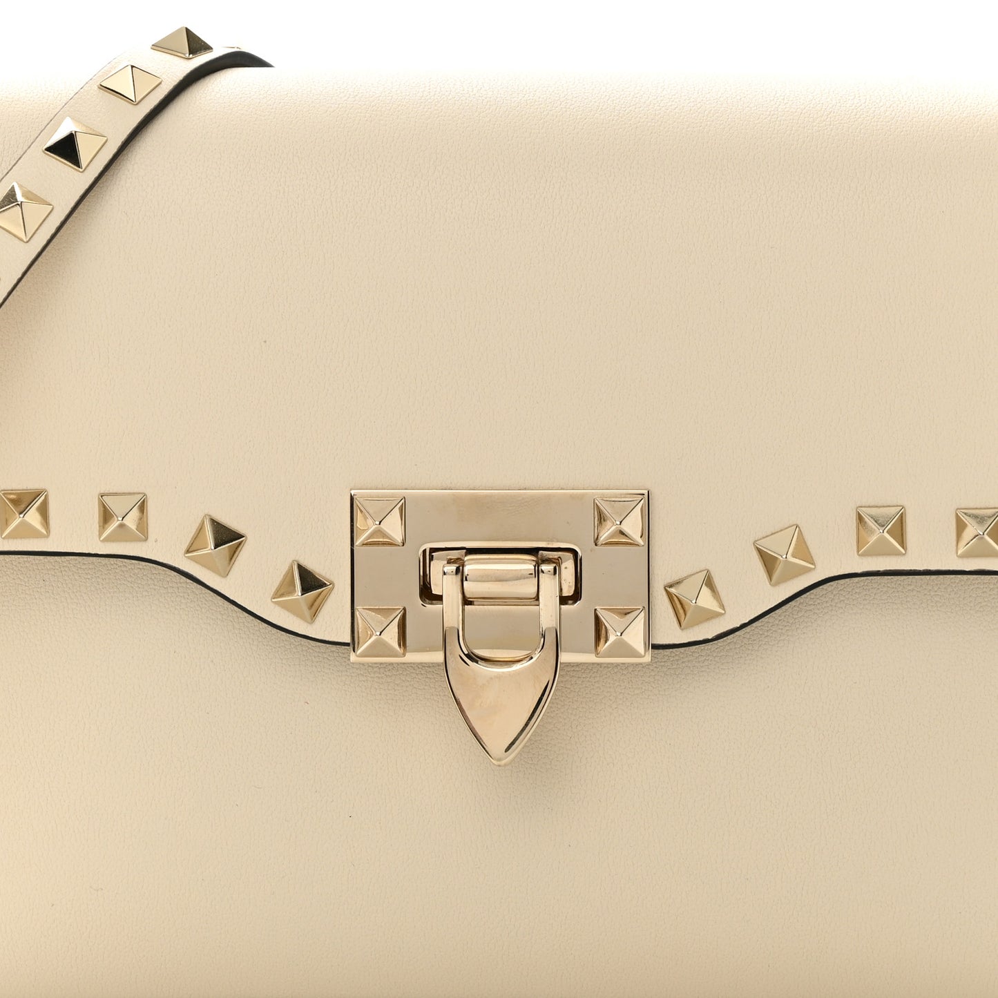 Vitello Medium Rockstud Flip Lock Crossbody Bag Light Ivory