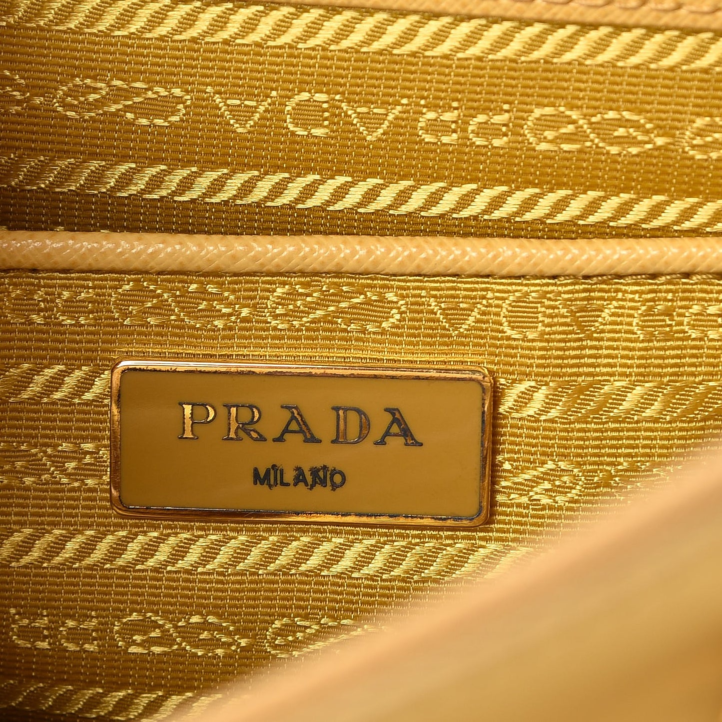 Saffiano Medium Galleria Double Zip Tote Ginestra