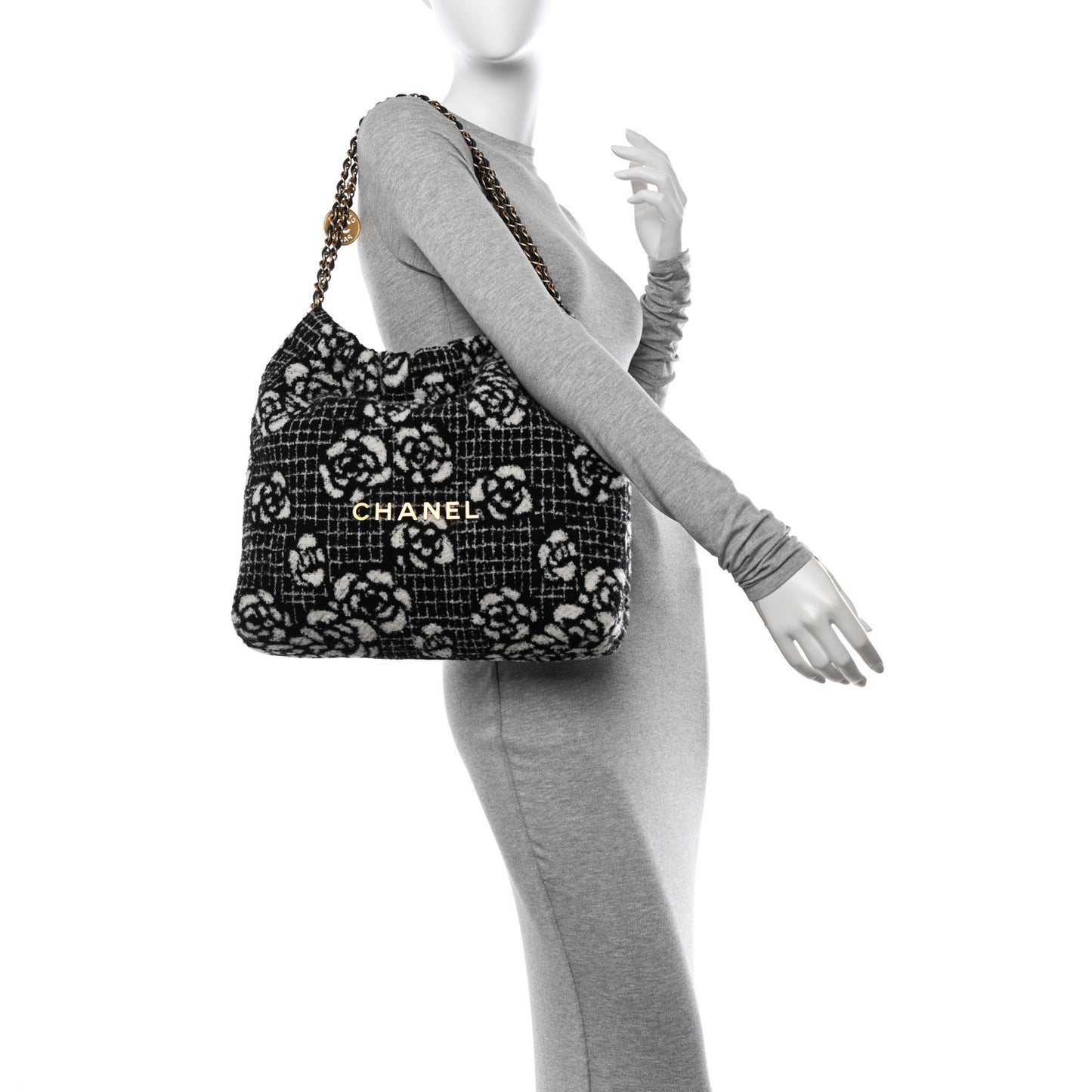 Cashmere Quilted Camellia Chanel 22 Black White