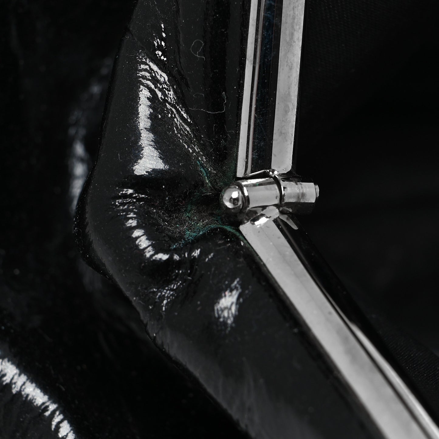 Vinyl Diamond Kiss Lock Clutch Black