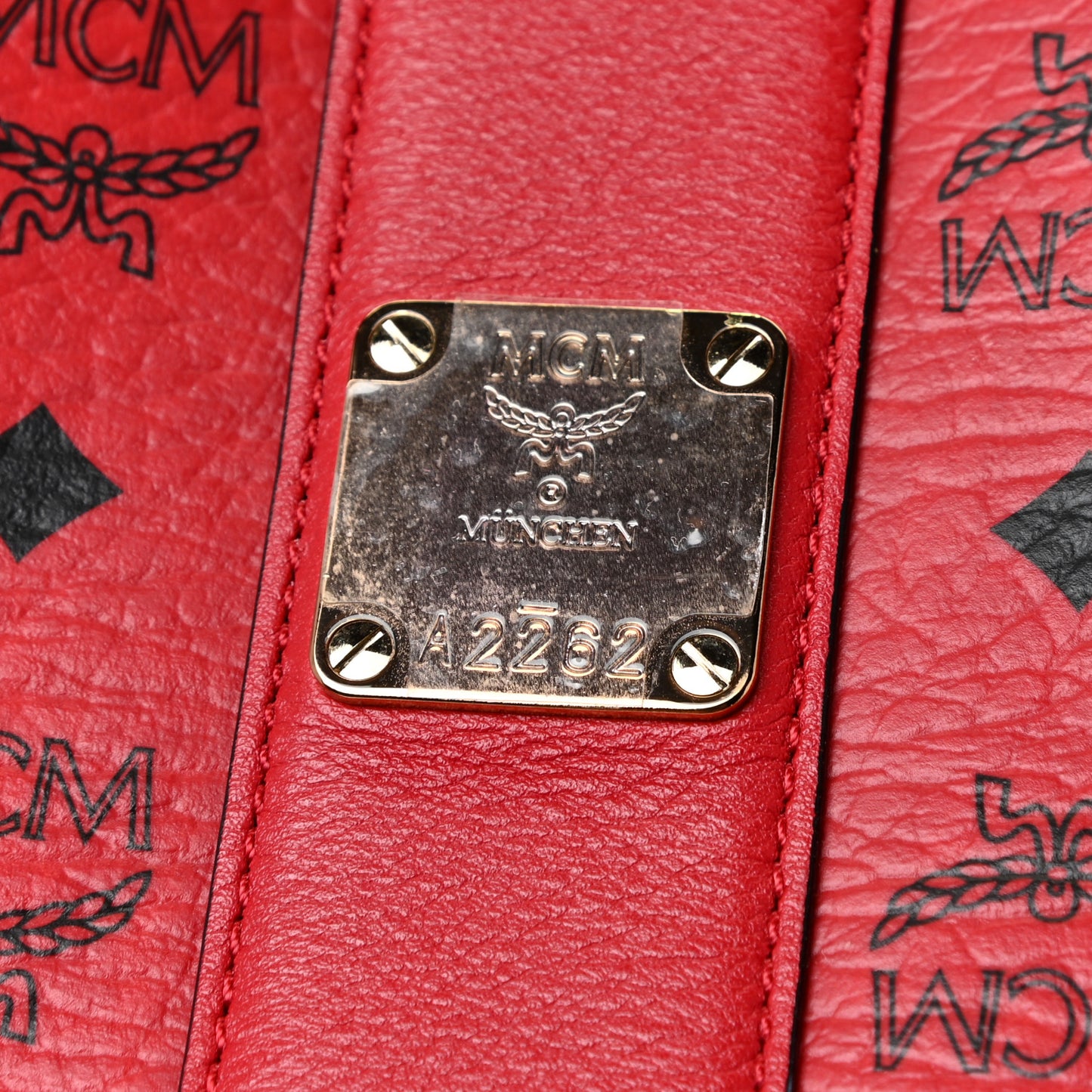 Visetos Medium Liz Reversible Shopper Tote Ruby Red