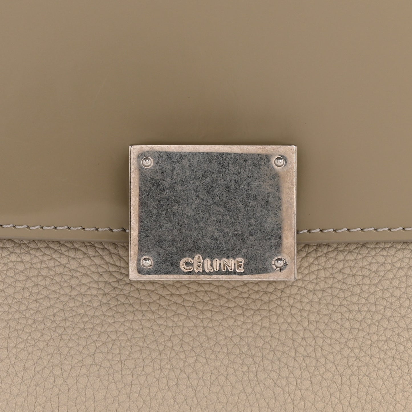 Spazzolato Calfskin Nubuck Small Trapeze Quartz