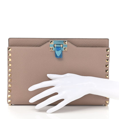 Valentino Garavani Vitello Rockstud Clutch Poudre 2 of 7