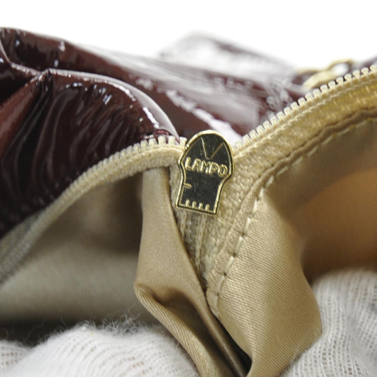 Vinyl Rock and Chain Medium Flap Bordeaux