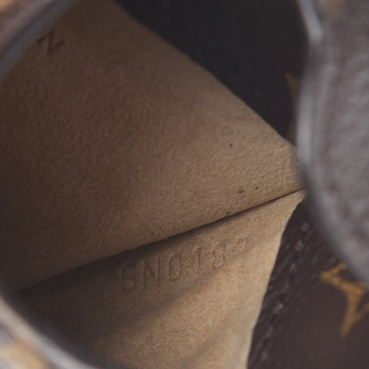 Louis Vuitton Monogram Sunglasses Case MM 6 of 7