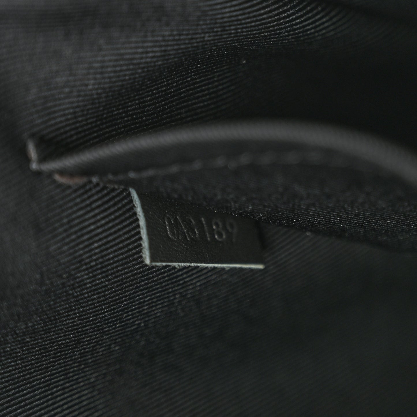 Damier Infini Discovery Messenger BB Onyx